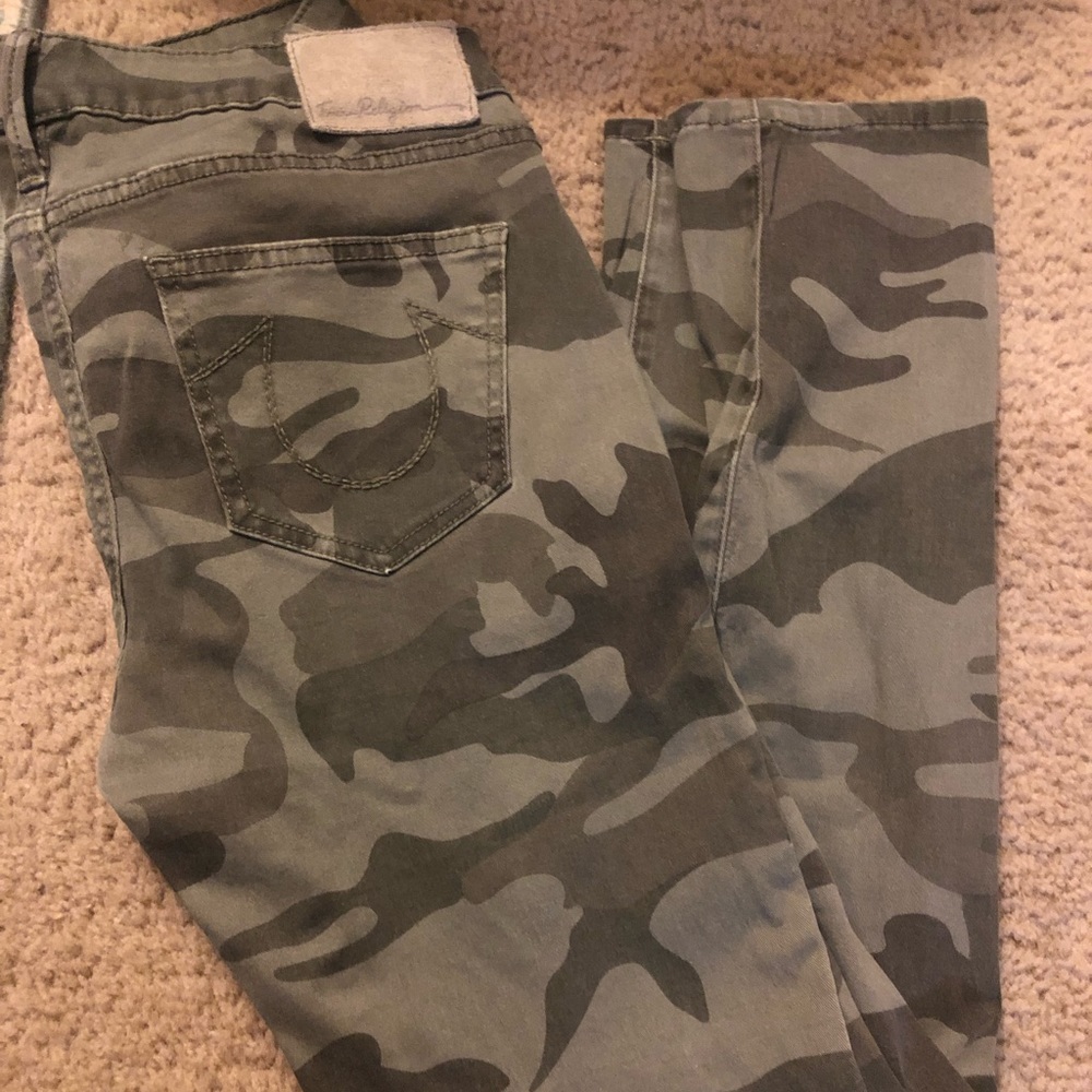 Women’s “Casey” True Religion camo skinny jeans.